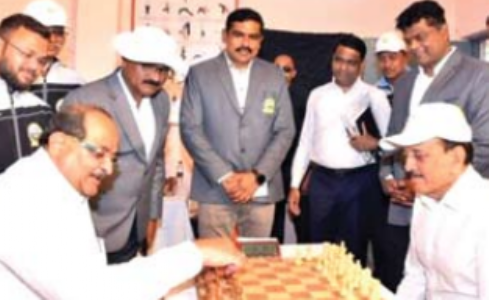 गिरीश महाजन, विखे पाटील बुद्धिबळाचा डाव खेळले